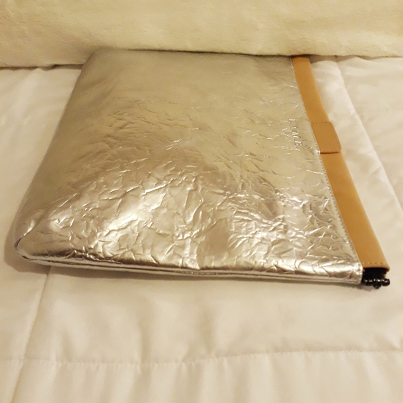 The Fallon Clutch - Picture 8 of 12